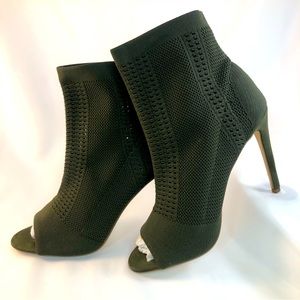 Gorgeous Cape Robbin Elnora26 Olive Green Mesh Stiletto Ankle Sock Bootie. SZ 9